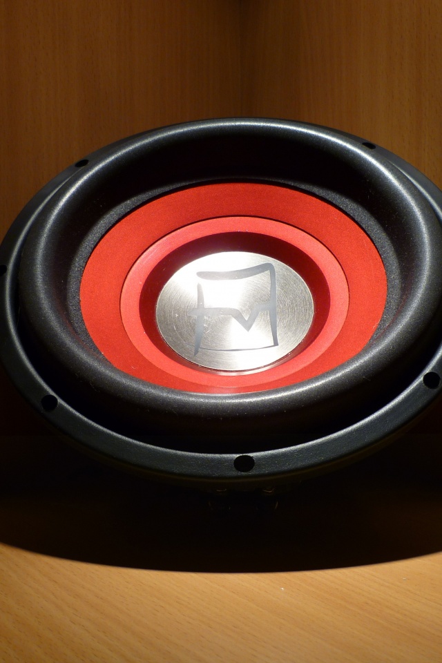 Сабвуфер в углу обои