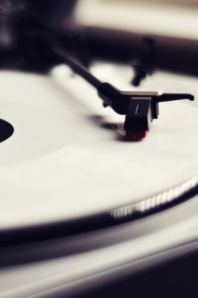 Пластинка на пульте диджея обои