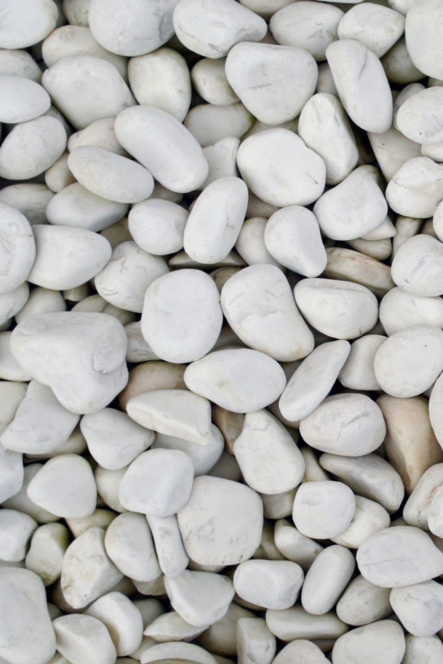 Крупная белая галька обои