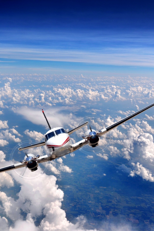 Самолет над облаками обои