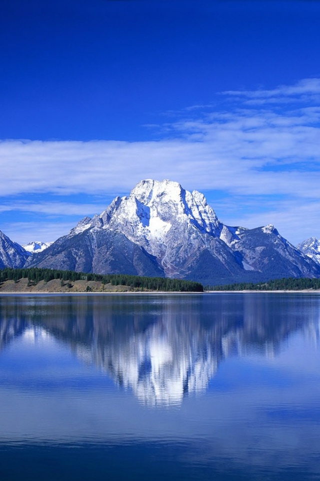 Вид на горы за озером обои