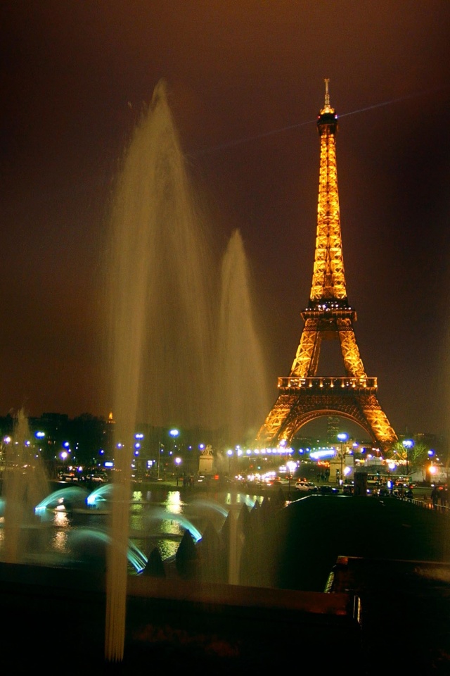 Фонтаны напротив башни Эйфеля обои