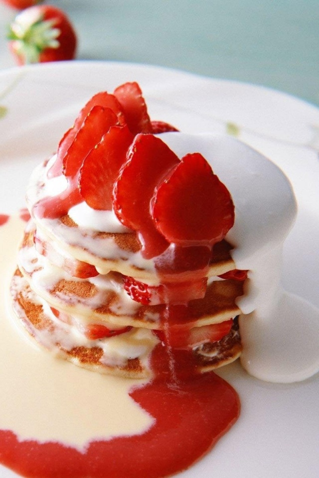 Блинчики с клубникой обои