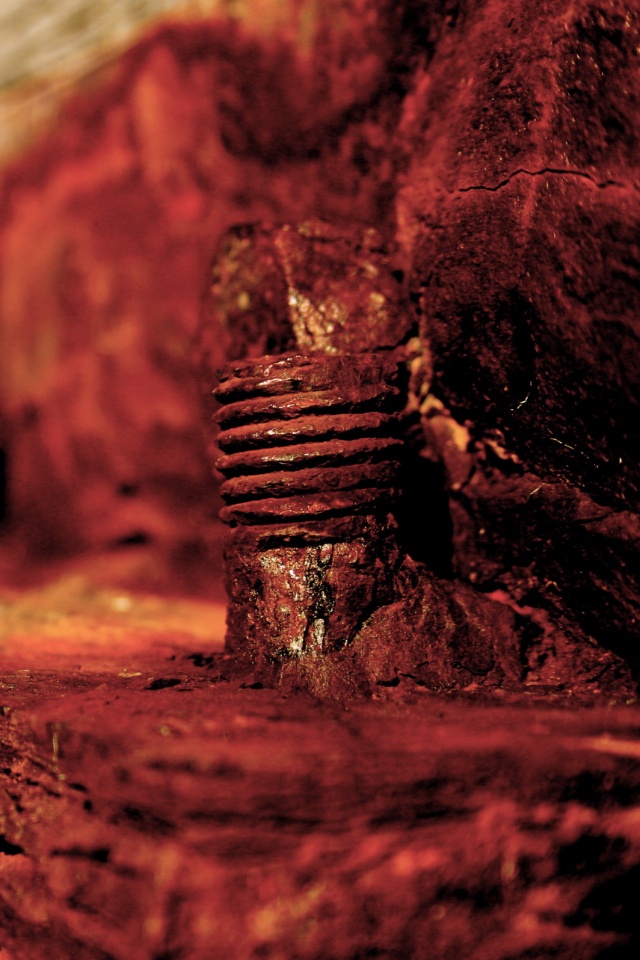 Проржавевшие болты обои