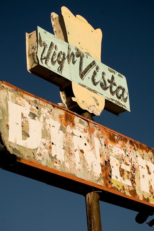 Вывеска заброшенного ресторанчика обои