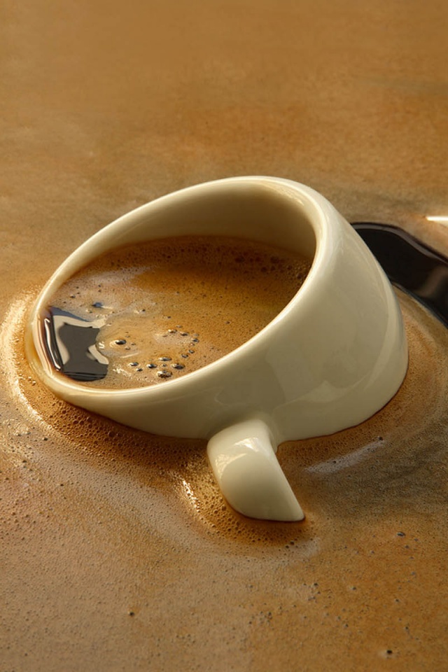 Чашка тонет в кофе обои