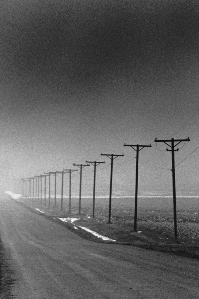 Столбы вдоль дороги обои