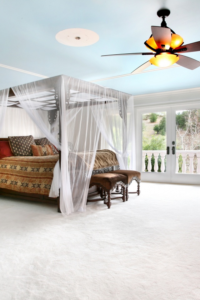 Светлая спальня обои