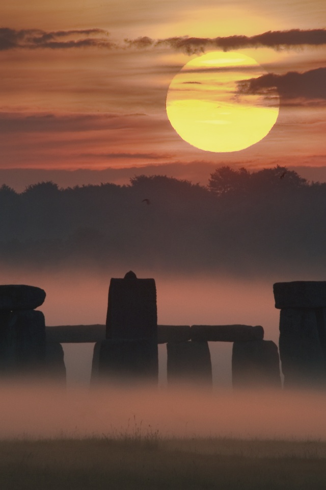 Стоунхэндж в утреннем тумане обои