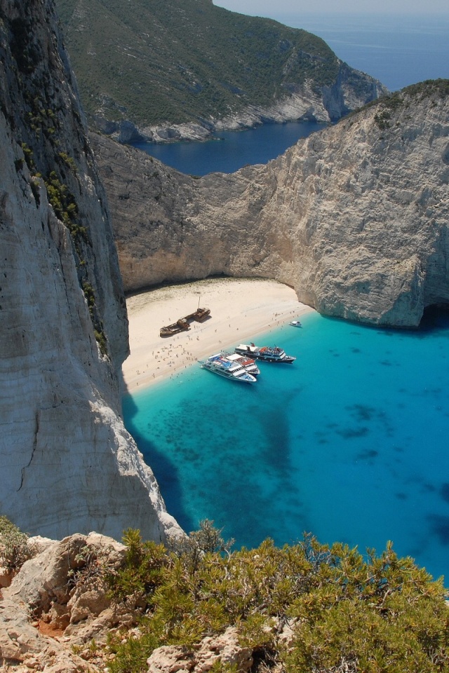 Яхты в бухте обои