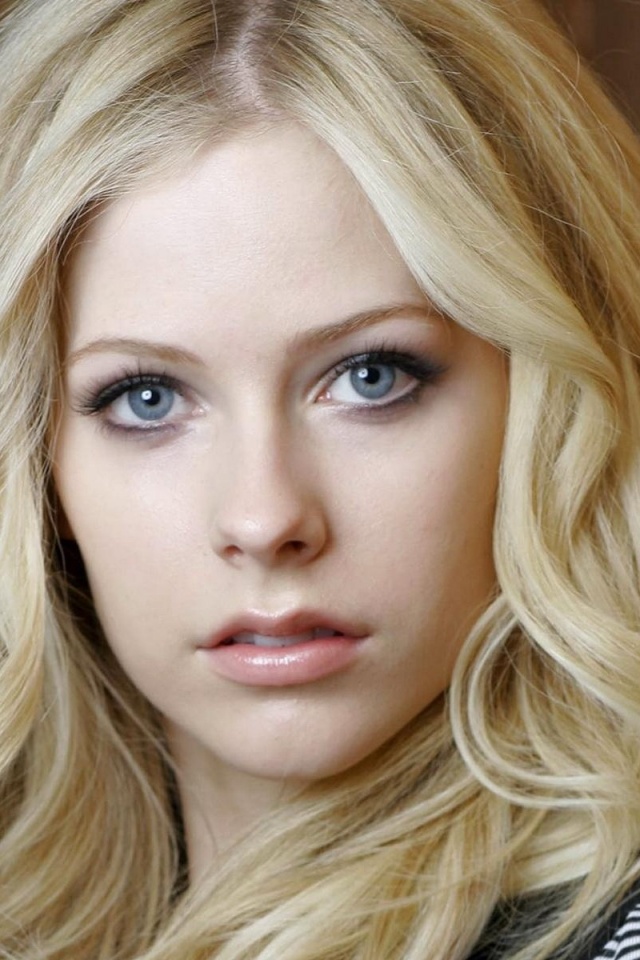 Блондинка Аврил Лавин обои