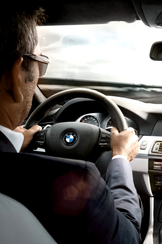 За рулём BMW F10 обои
