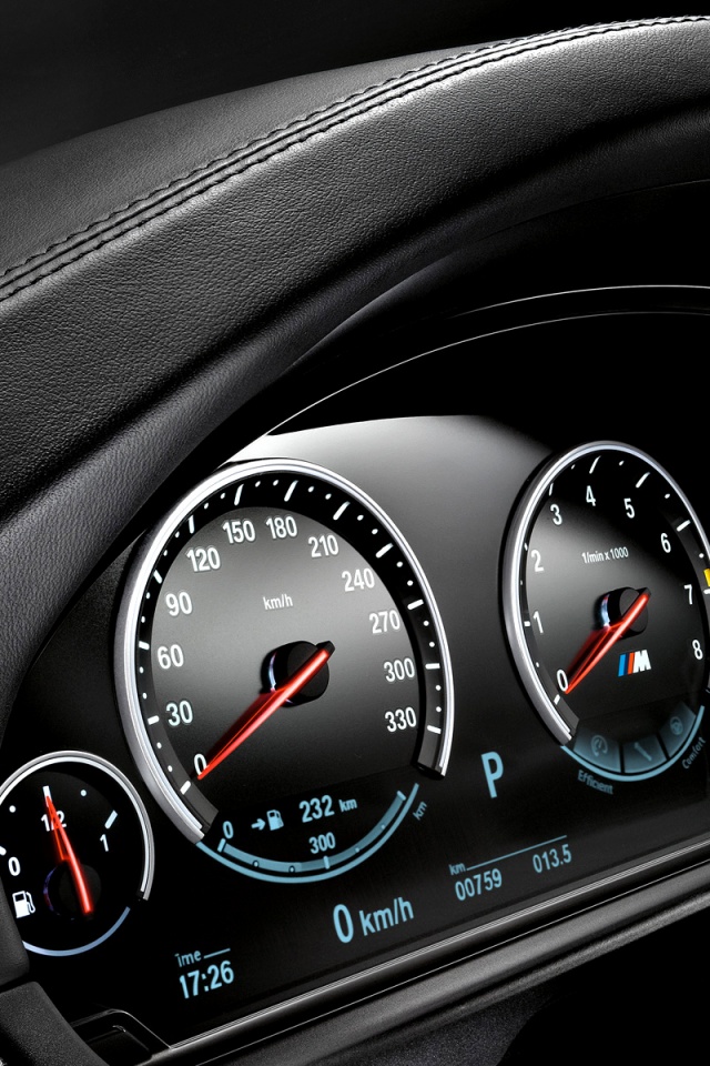 Приборная панель BMW F10 обои