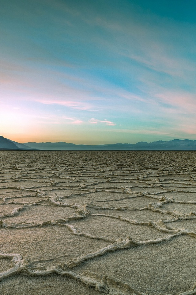 Высохшее пустынное озеро обои