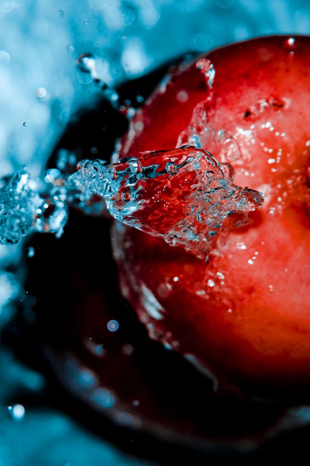 Брызги на яблоке обои