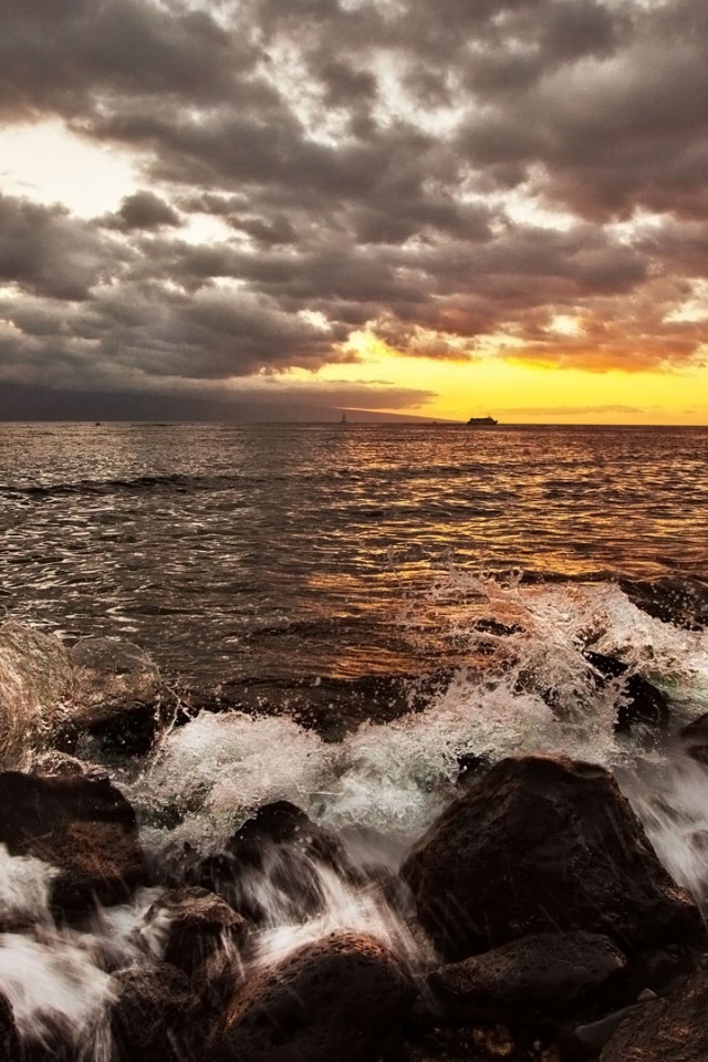 Неспокойно синее море.. обои