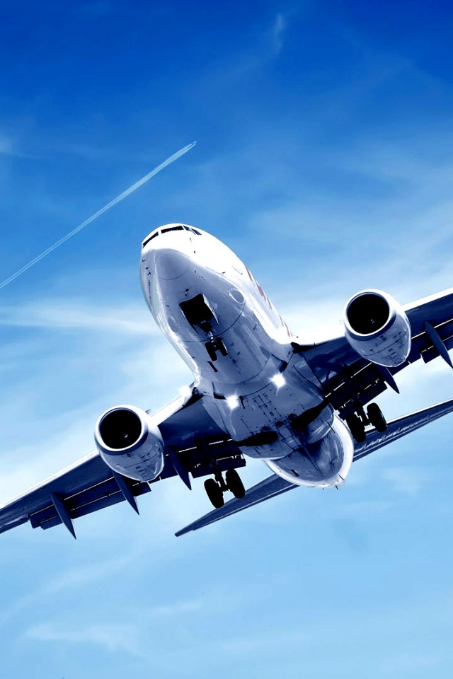 Лайнер в небе обои