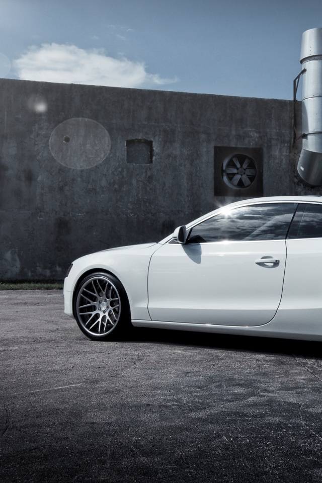 Белый автомобиль обои