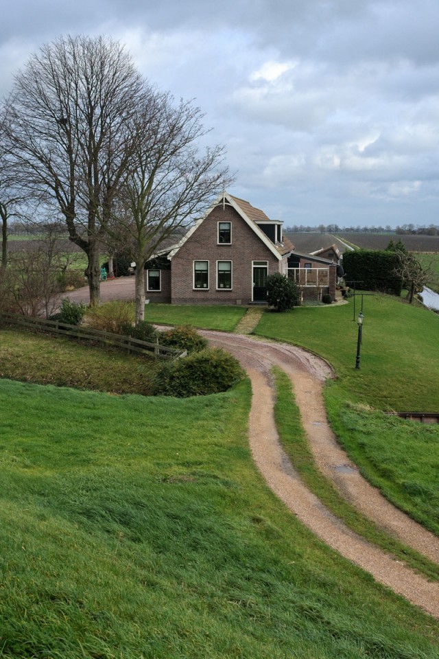 Дом в поле обои