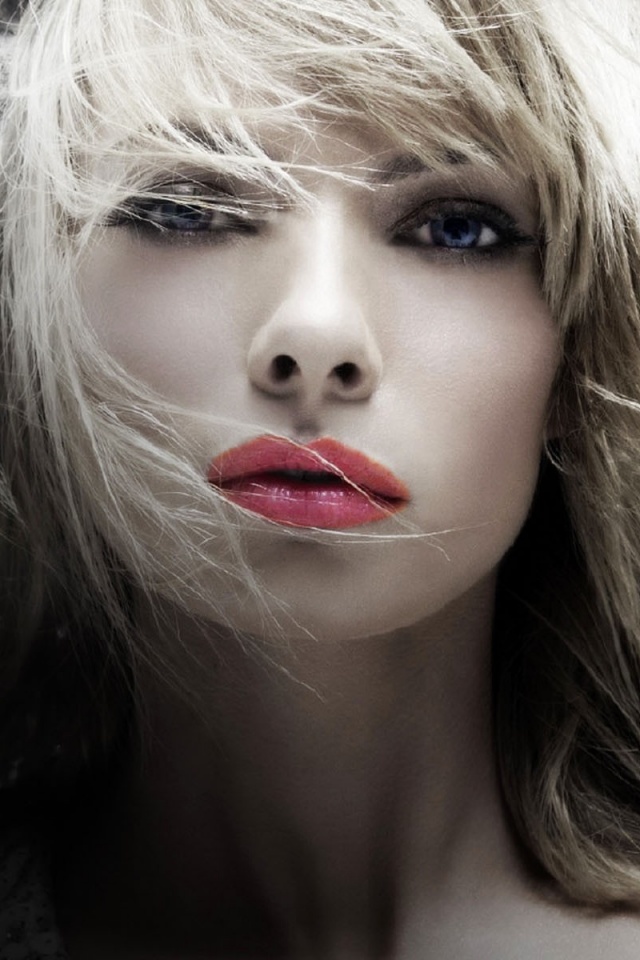 Девушка с красными губами обои
