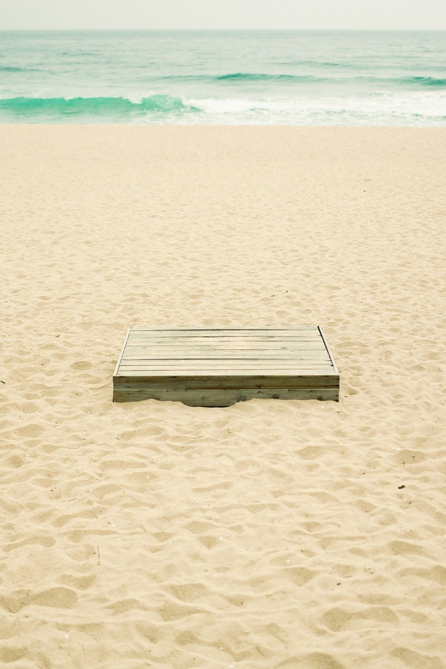 Ящик на пляже обои