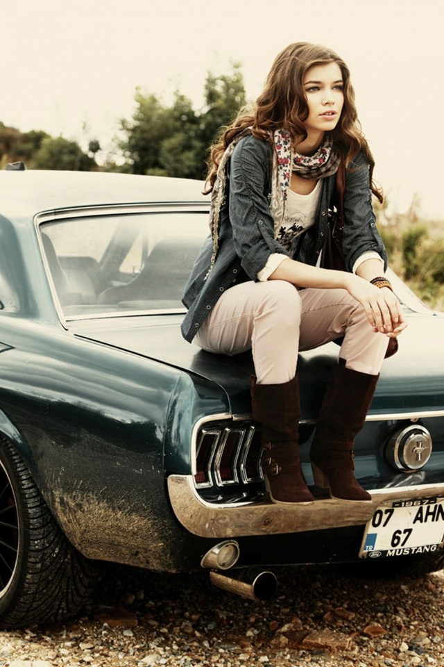 Девушка на мустанге обои