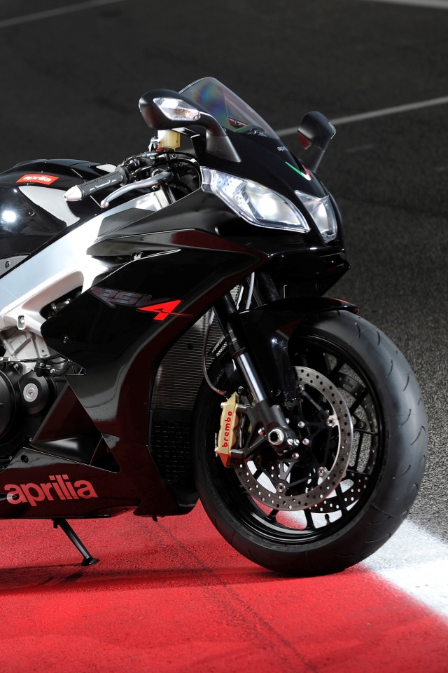 Aprilia на треке обои