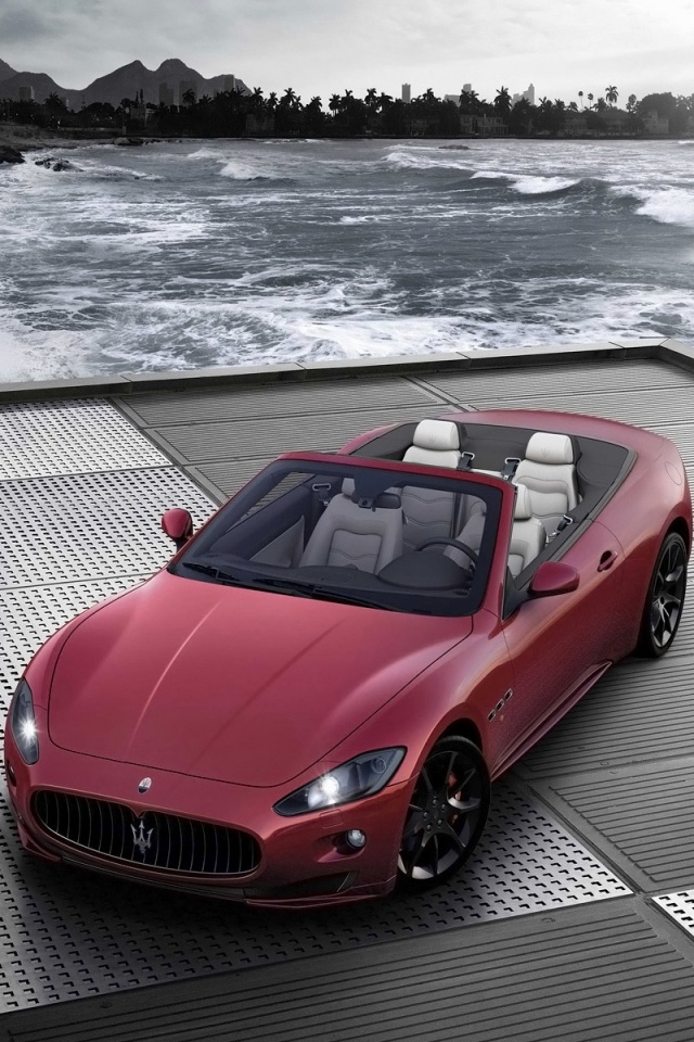 Мазерати на берегу моря обои