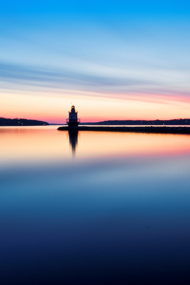 Маяк и его отражение обои