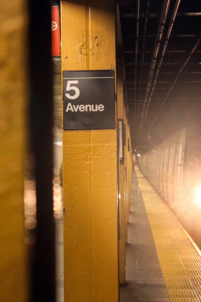 Станция метро обои