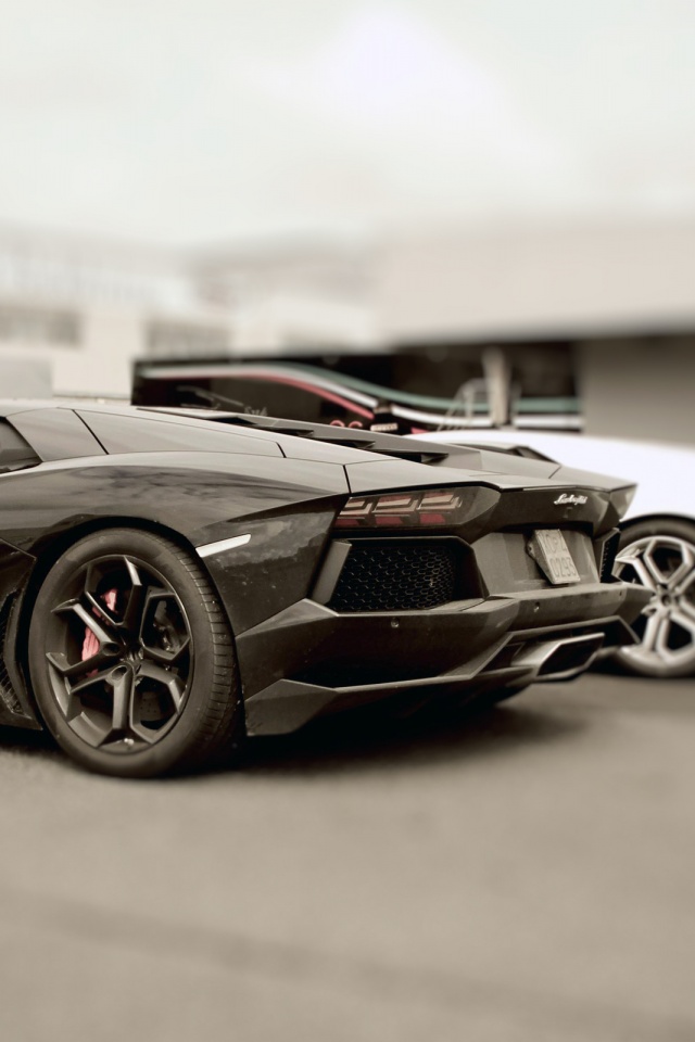 Ламборджини ревентон на парковке обои