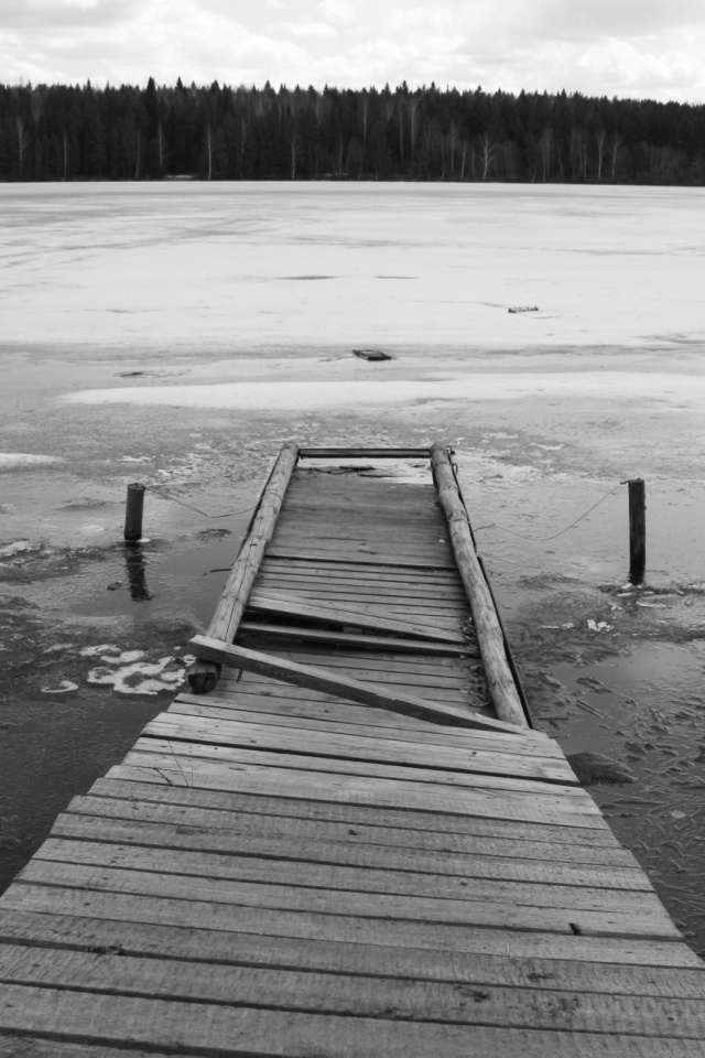 Пирс на замерзшем озере обои