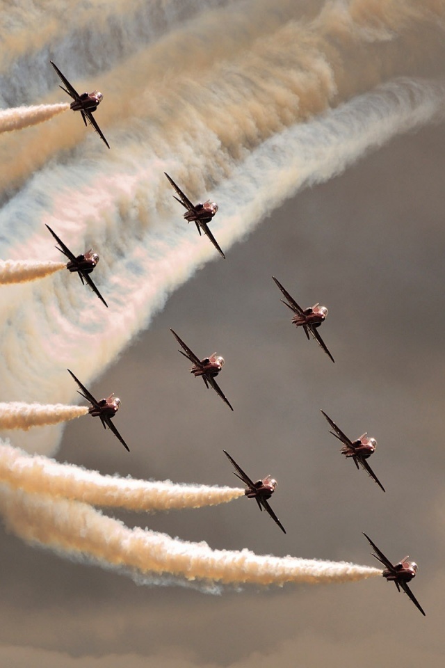 Красивая эскадра самолетов на авиашоу обои