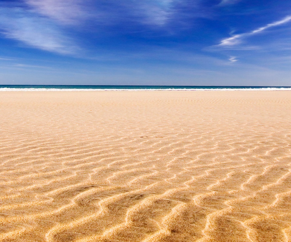 Пустыня на фоне моря обои