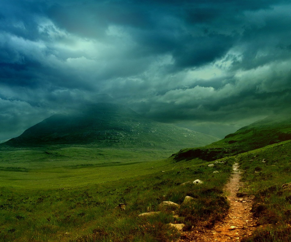 Тропинка средь холмов обои