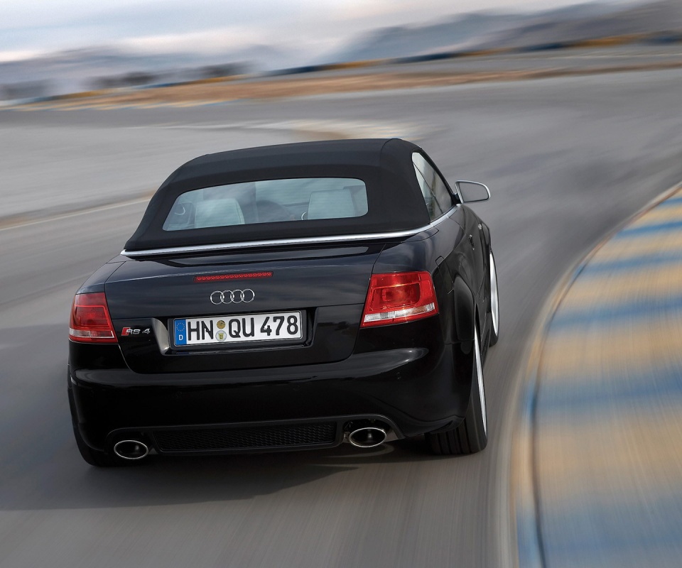 Audi RS 4 с тряпичной крышей обои