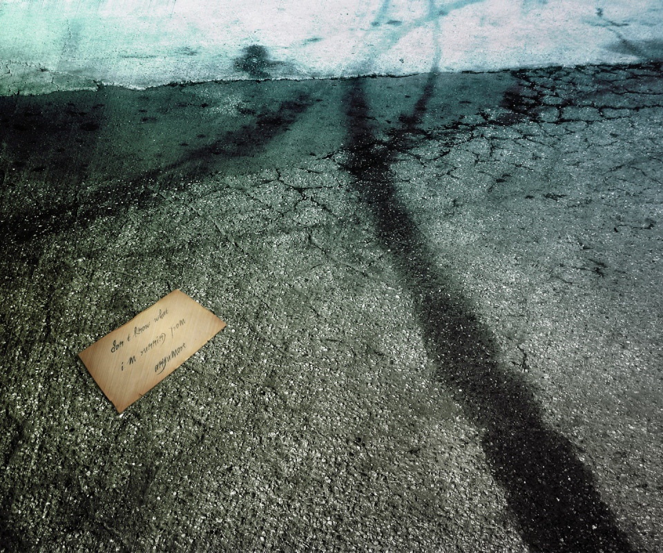 Записка на асфальте обои