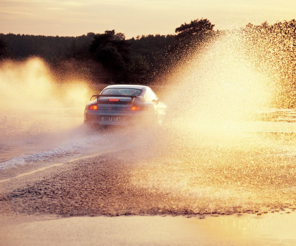 Брызги из под колес обои