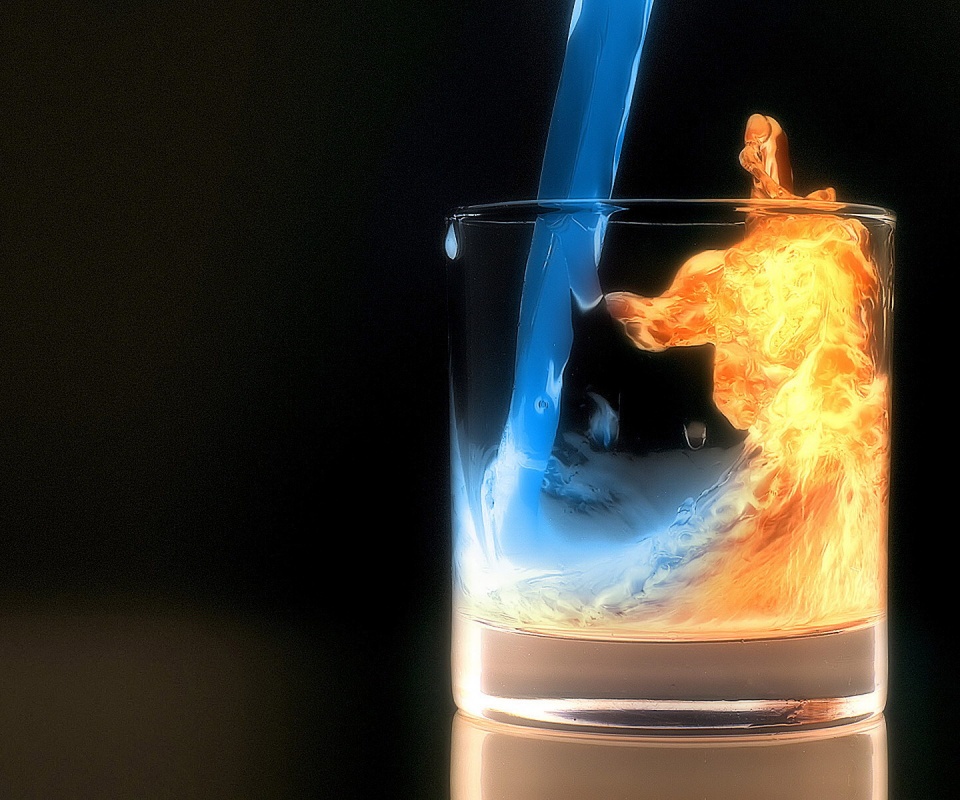 Огонь и вода в стакане обои