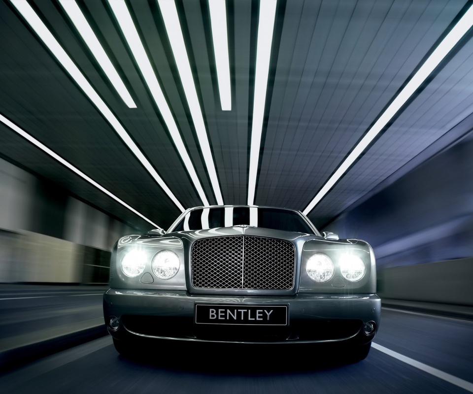 Бентли в тоннеле обои