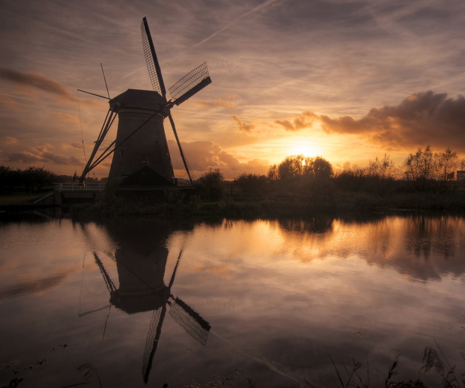 Мельница на озере обои