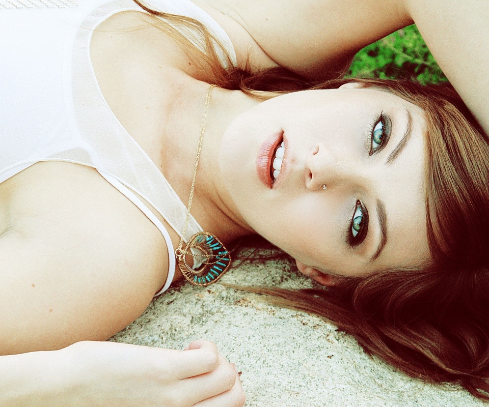 Глаза цвета моря обои