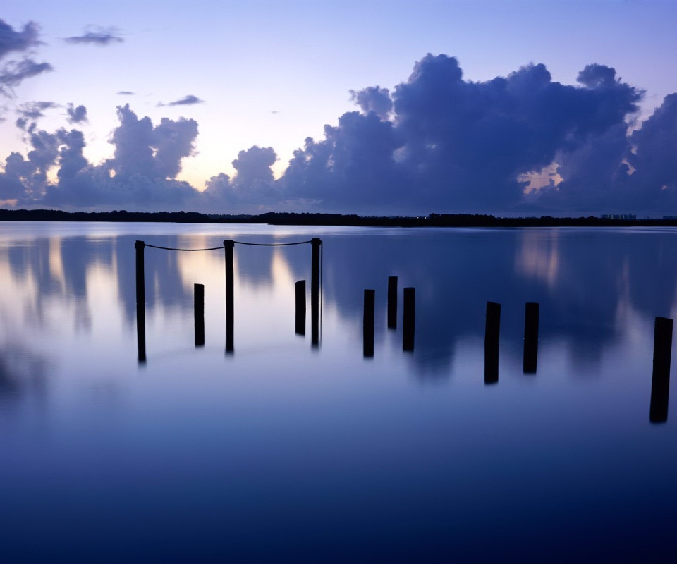 Столбики из воды обои