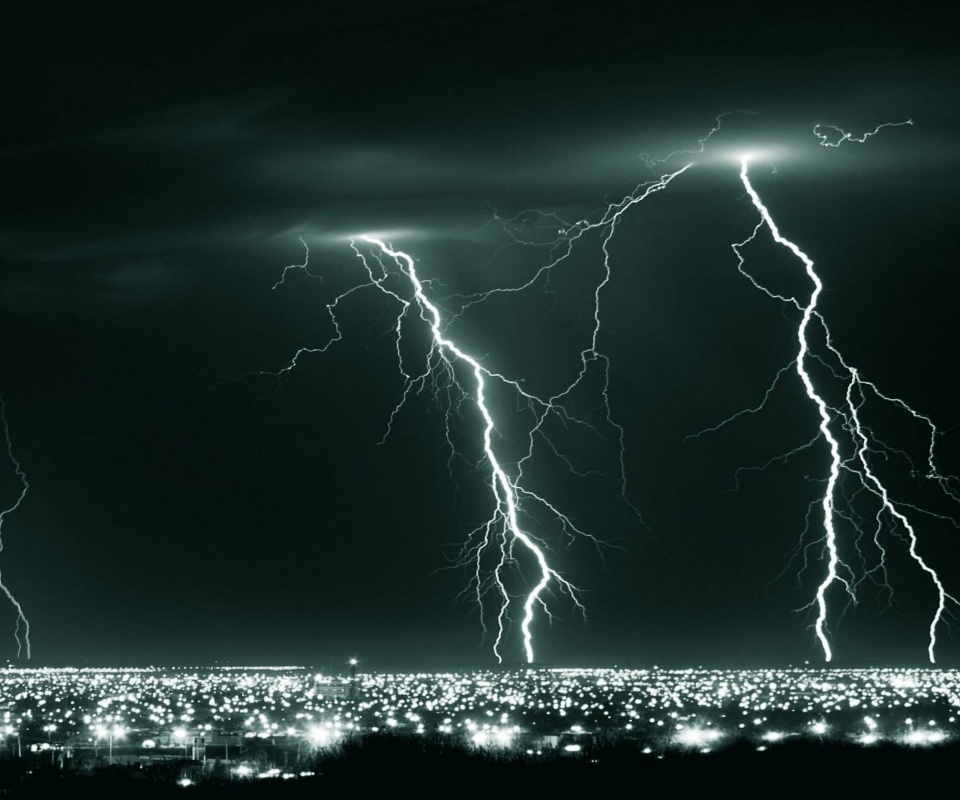 Гроза над городом обои