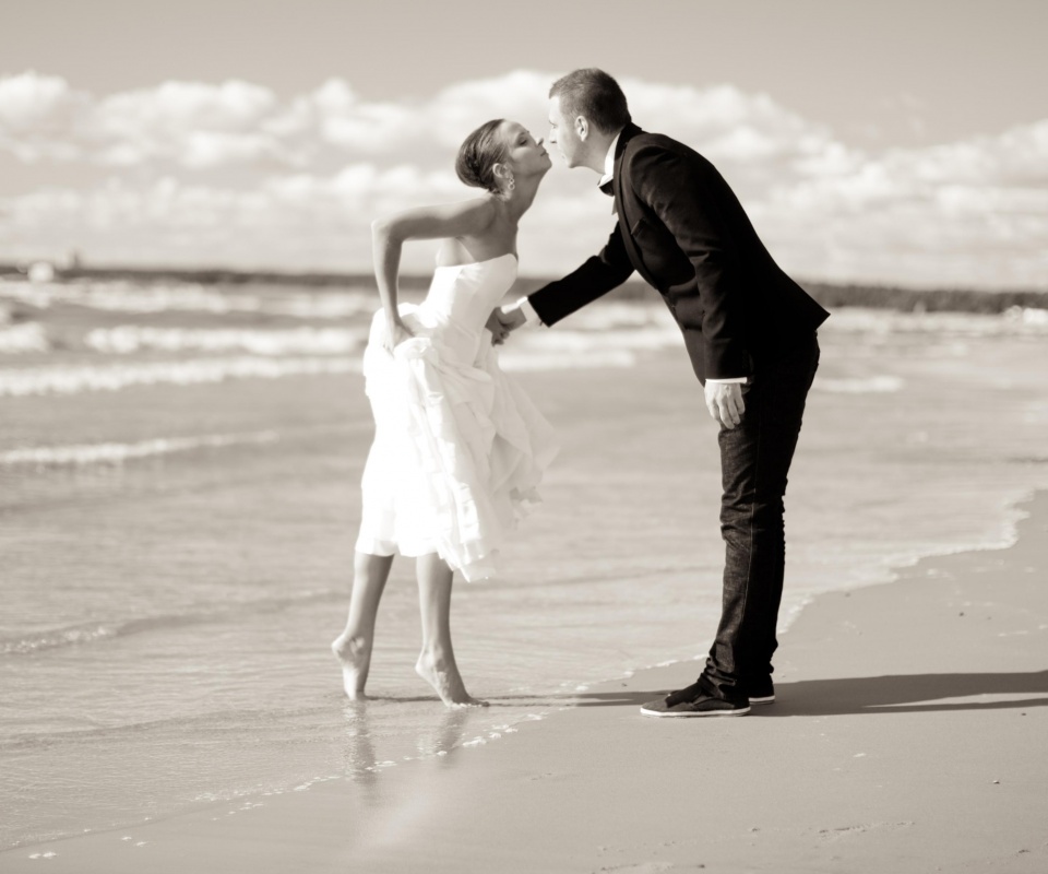 Поцелуй на пляже обои