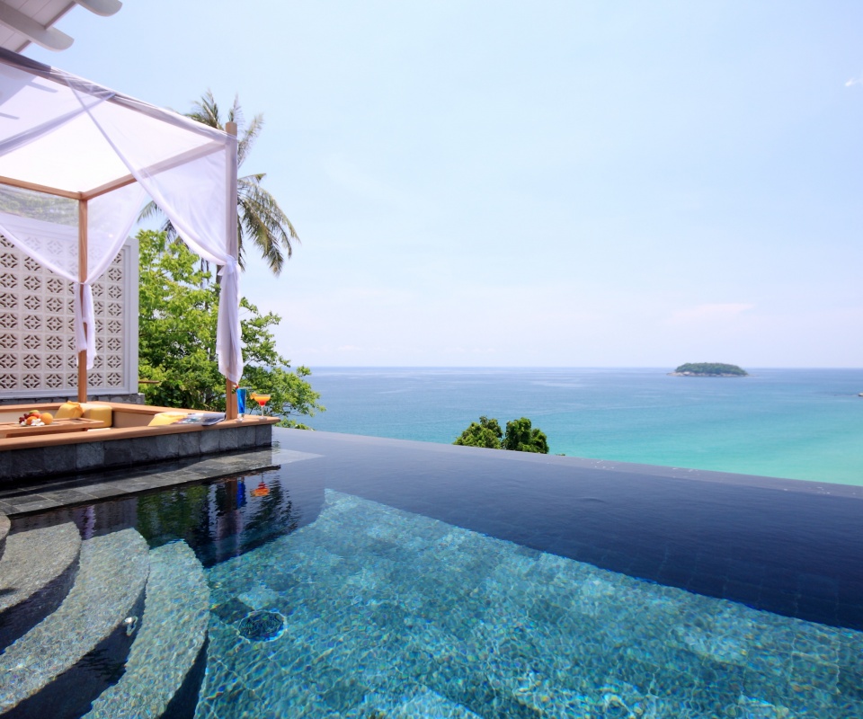 Бассейн на берегу моря обои