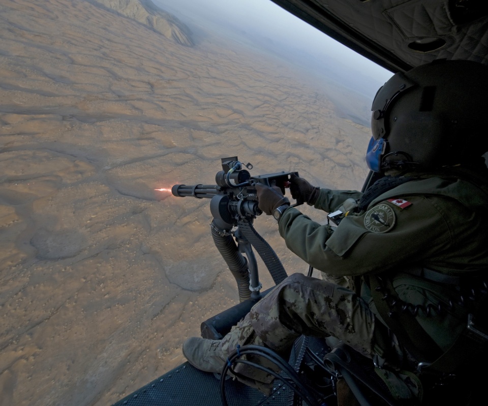 Обстрел с борта вертолета обои