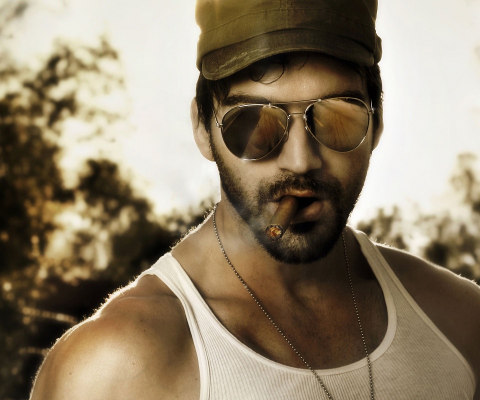 Суровый парень с сигарой обои