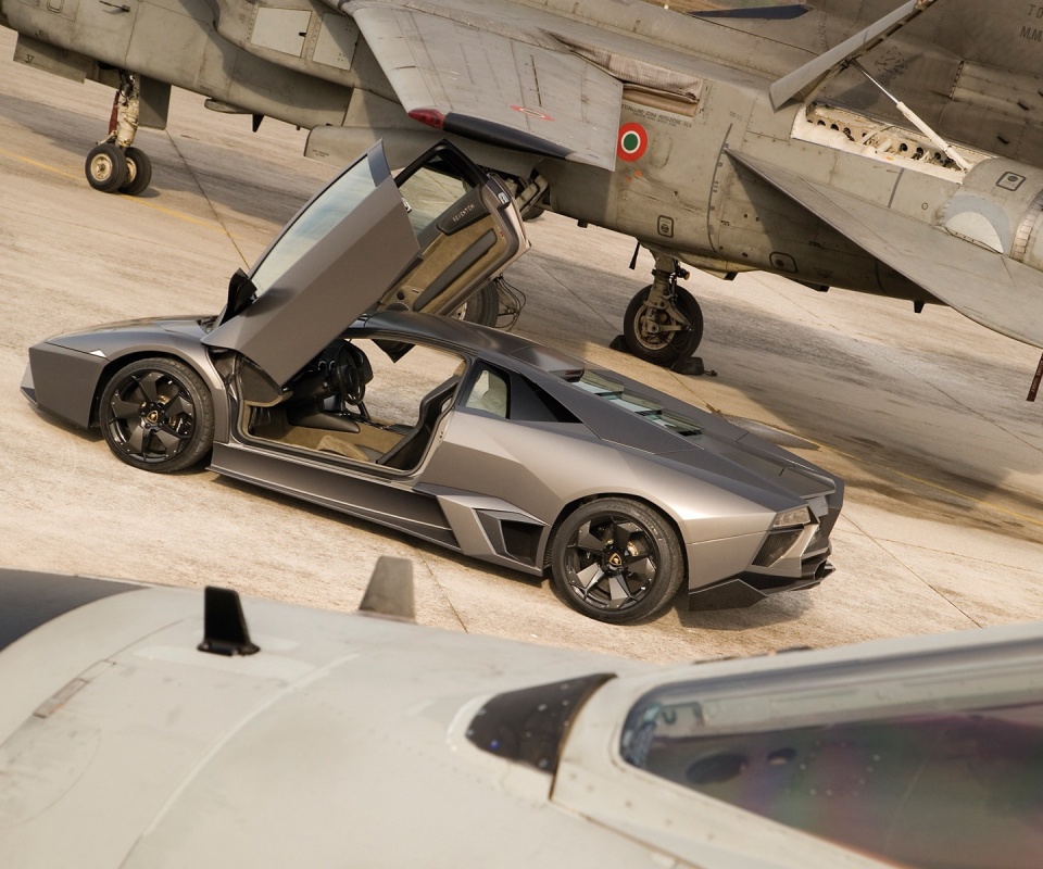 Ламборджини на военной базе обои