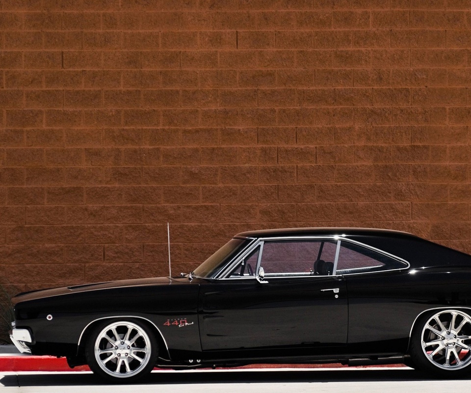 Черный Додж у стены обои
